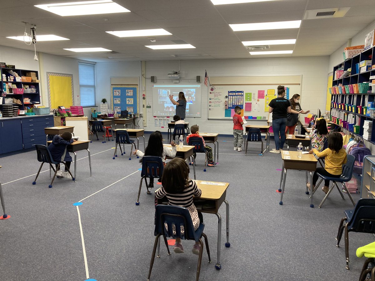 It’s so wonderful to have some of our kindergarten students in the building!! @MrsJacksonMCES <a href="/whitehdm/">Derik Whitehouse</a> <a href="/PWCSNews/">PWCS</a> @