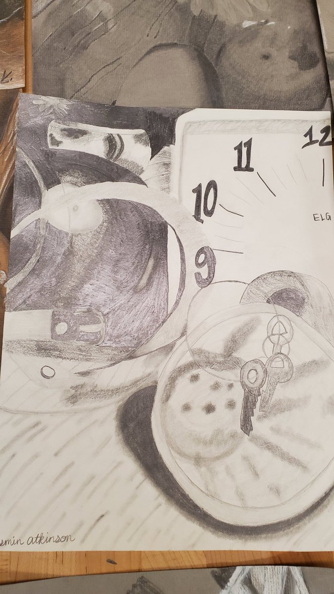 MelanieMitera's tweet photo. Rocking the still life drawing in Foundations. @m_south_hs #proud2bMps https://t.co/A5PqNPaflu