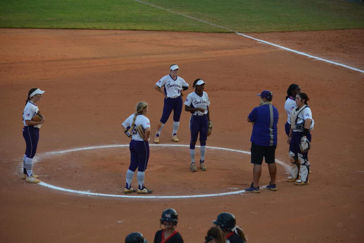 Mbowles17's tweet photo. Mentally and physically tough!!! Pitched a CG in the State Championship (1 ER, 11Ks) and beat one of the best lineups in HS softball. Her foot afterwards, not once did @jaliyah_holmes mention it. #ECTough @UGACoachTony @KarenWeekly @_TimWalton @GSAthletics_SB @AuburnSoftball https://t.co/LUJJLzsmaO