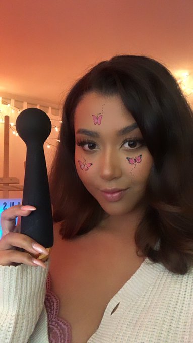 First time live on @chaturbate with my toy from @svakom_usa  https://t.co/SJLD7m2I50 https://t.co/US<a class="tags" href="/tag/chaturbate">@chaturbate</a><a href="/tag/mvsales"class="tags"><span>#mvsales</span></a>