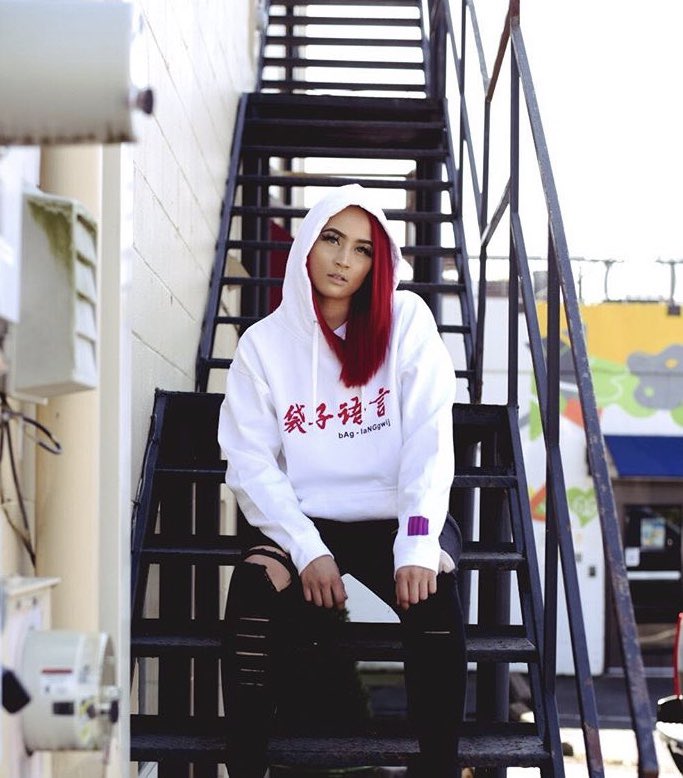 DoughFromDaGo's tweet photo. It’s hoody season!
So you know it’s nothing else to do but HUsTLe!!!
Model : @emiilymichellee
📸: @tylerhodgephoto 
#BagLanguage #ShopBagLanguage
#Hoodie #Hoody #Fashion #Model #Apparel #CHI #NY #LA #Tennessee 
#Worldwide #StackOrStarveApproved https://t.co/ZmtDCfJDuW