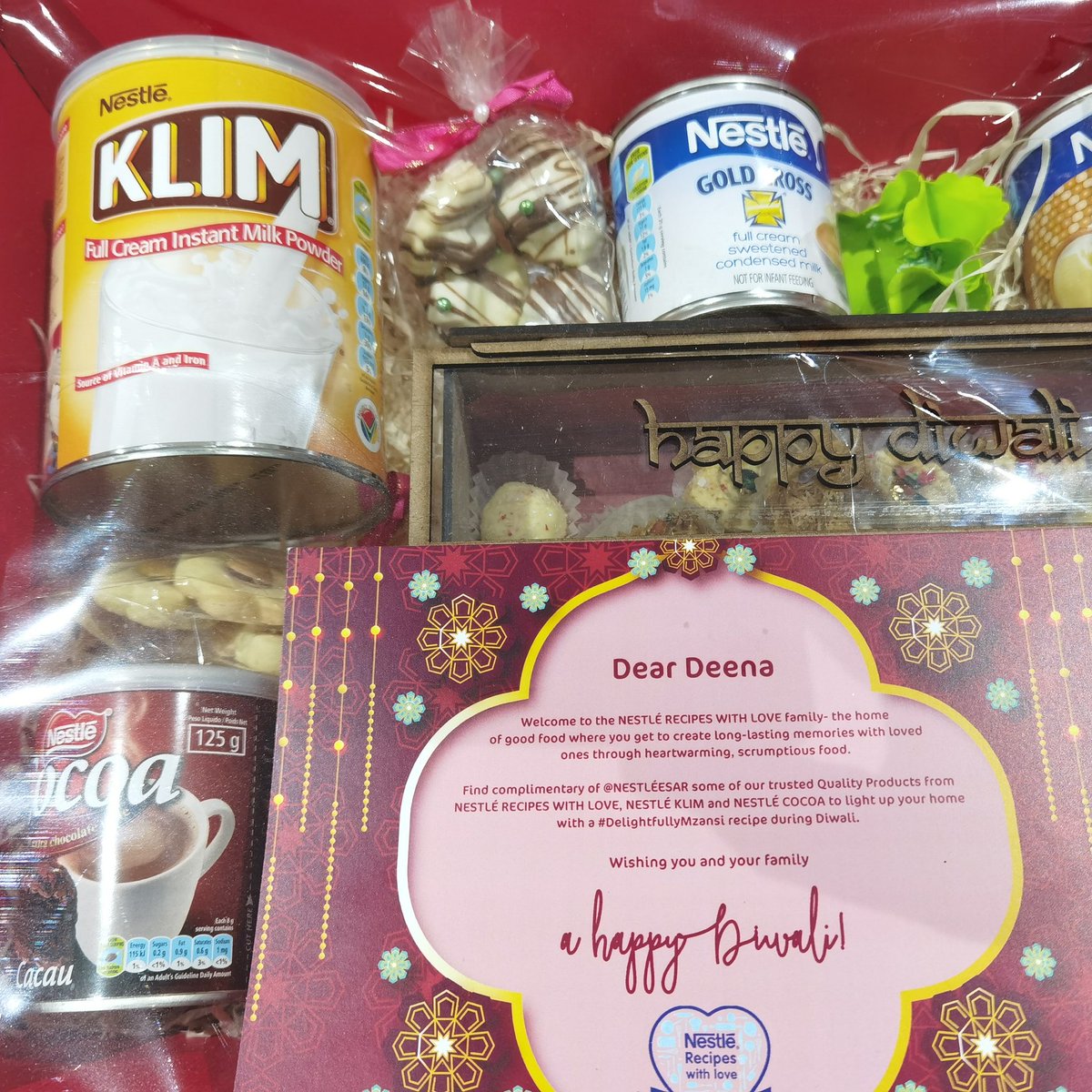 deenamcsa's tweet photo. #Ad Whatโs Diwali without some delicious treats?#TeamClassic
will definitely serve you with some decadent delights to complete
our Diwali celebrations.Catch the #DelightfulllyMzansi action
between @primreddychapter and the losing #TeamContemporary
led by @Chef_Rivana!๐ https://t.co/fSX2ovNtrd