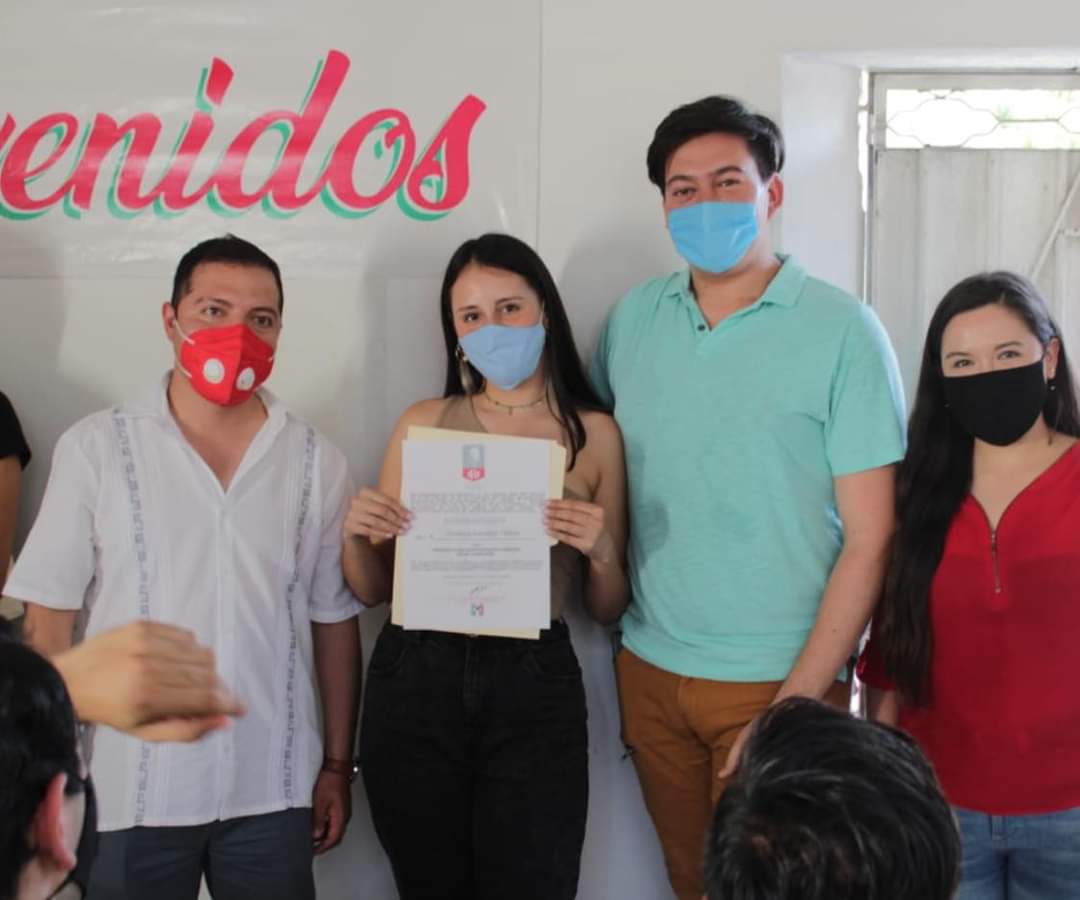 IRHMichoacan's tweet photo. El #IRHMich refuerza y respalda a sus filiales municipales y a su vez a los comités municipales del @CDEPRIMICH
En #Carácuaro #Adelante con nuestro partido que está fuerte y puesto para trabajar para la militancia.
@alitomorenoc
@lazarojimeneza
@HContrerasZ https://t.co/ABTwFkFZ2G