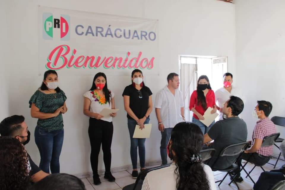 IRHMichoacan's tweet photo. El #IRHMich refuerza y respalda a sus filiales municipales y a su vez a los comités municipales del @CDEPRIMICH
En #Carácuaro #Adelante con nuestro partido que está fuerte y puesto para trabajar para la militancia.
@alitomorenoc
@lazarojimeneza
@HContrerasZ https://t.co/ABTwFkFZ2G