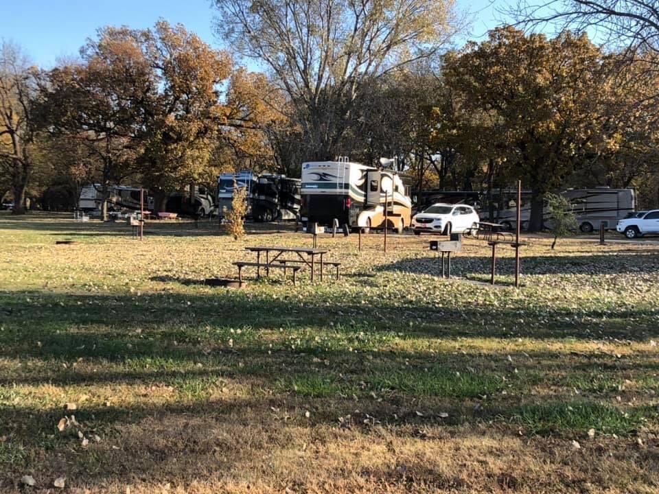 HRRVC's tweet photo. Members of HRRVC Chapter 32 enjoyed a gorgeous Fall weekend camping in El Dorado, KS. https://t.co/gNqwUFW5YF
