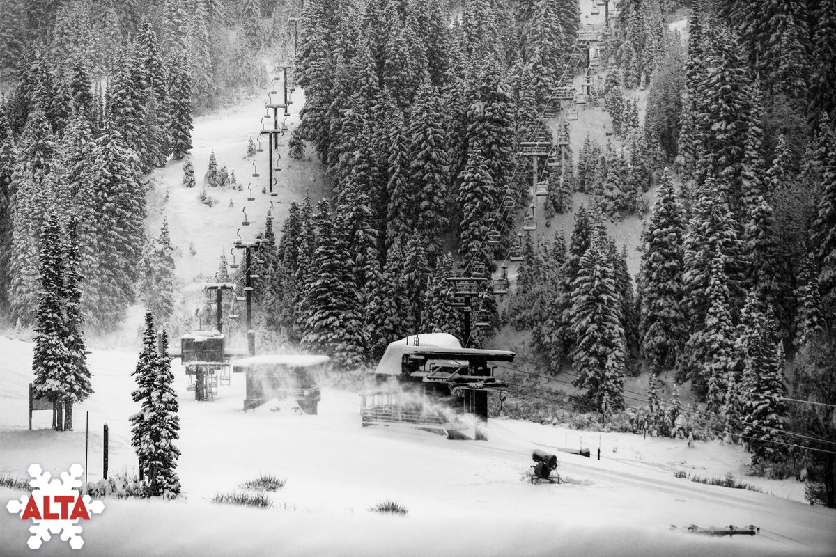 AltaSkiArea's tweet photo. Photo of the Day | 11.09.2020
The most recent storm delivered 30" of new snow on the slopes of Alta. Brown hillsides turned white, snowmaking has resumed and the anticipation is rising. The winter stage is nearly set.
πΈ: @rockomenzyk
https://t.co/MRJ6yOl9lG https://t.co/jvoybhm0pP