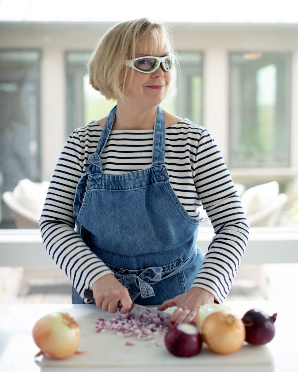 Raise your hand if you've been personally victimized by onions? 🙋‍♀️  Not to worry, these onion goggles are the solution to your Thanksgiving tears. Check out these goggles and the rest of our tips for a Stress-free Holiday on the blog now 🌟 

Blog Post: bit.ly/2Im2gS3