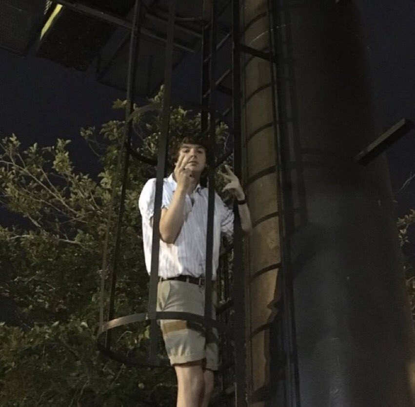 VERY LONG THREAD OF KARL PICS IF U NEED EM:)