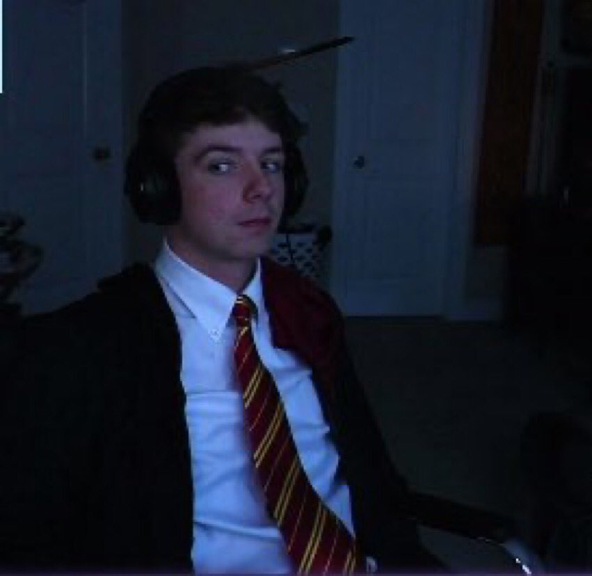 VERY LONG THREAD OF KARL PICS IF U NEED EM:)