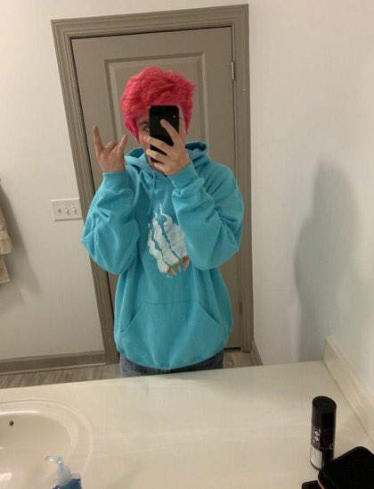 VERY LONG THREAD OF KARL PICS IF U NEED EM:)