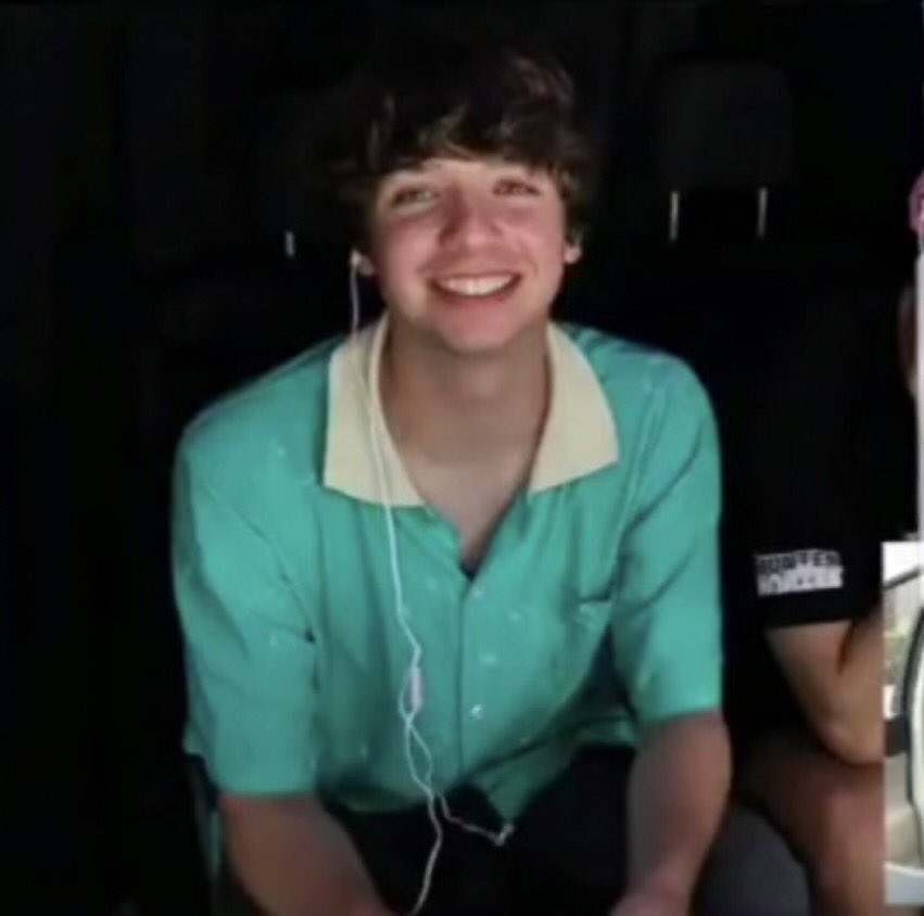 VERY LONG THREAD OF KARL PICS IF U NEED EM:)