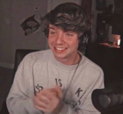 VERY LONG THREAD OF KARL PICS IF U NEED EM:)