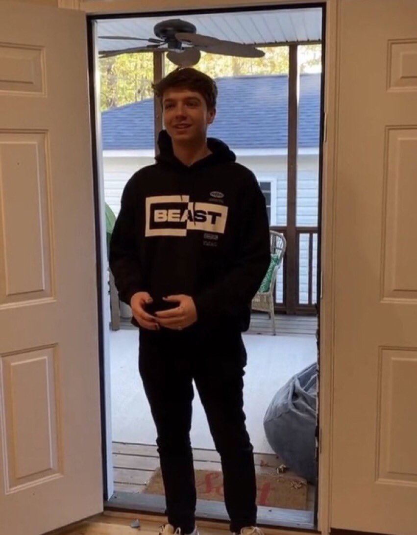 VERY LONG THREAD OF KARL PICS IF U NEED EM:)