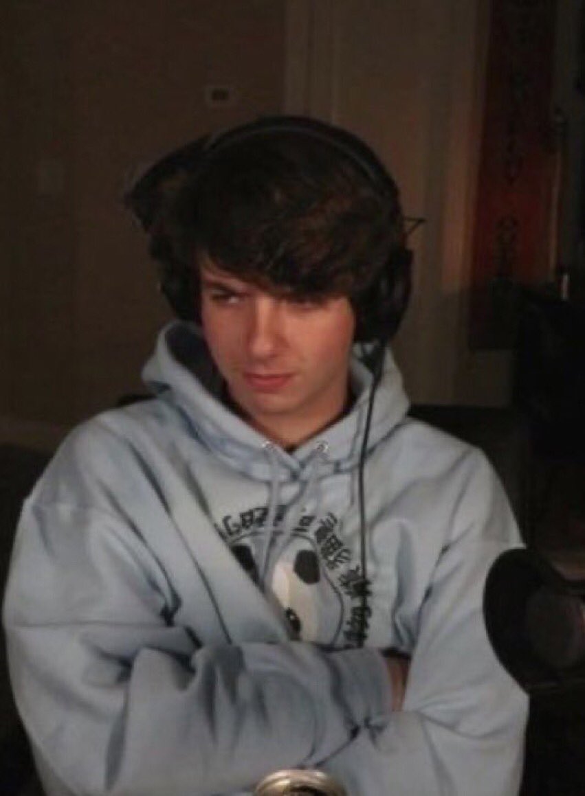 VERY LONG THREAD OF KARL PICS IF U NEED EM:)