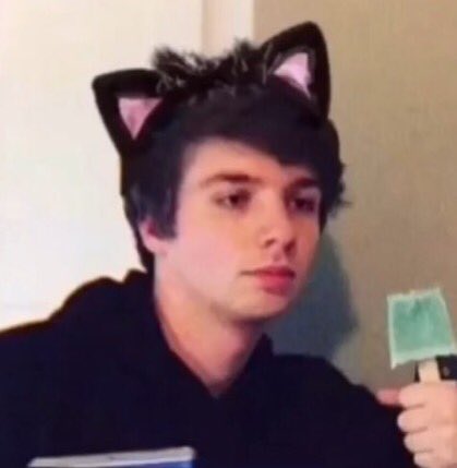 VERY LONG THREAD OF KARL PICS IF U NEED EM:)