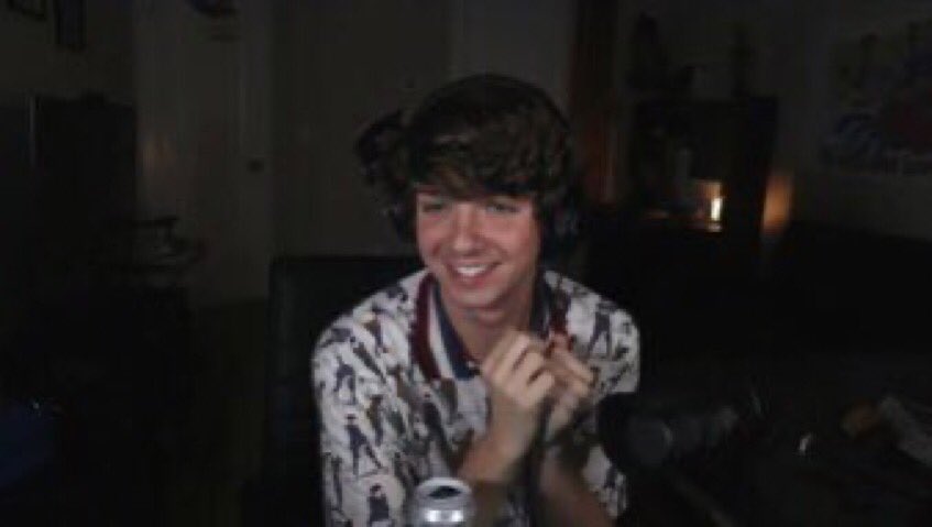 VERY LONG THREAD OF KARL PICS IF U NEED EM:)