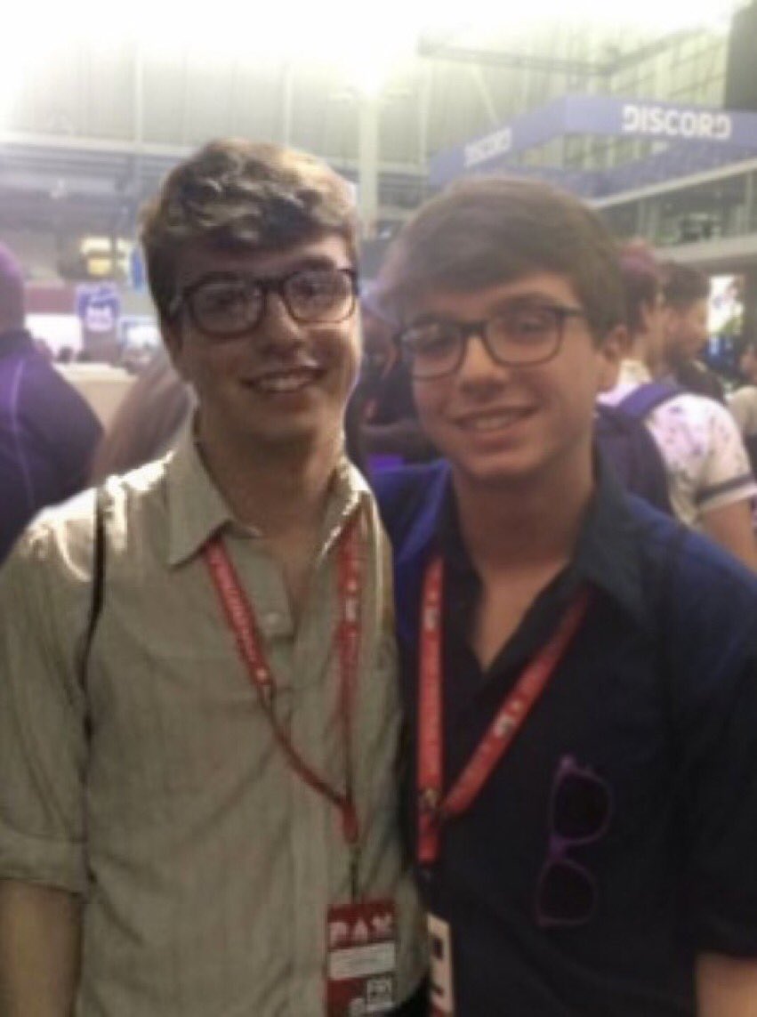 VERY LONG THREAD OF KARL PICS IF U NEED EM:)