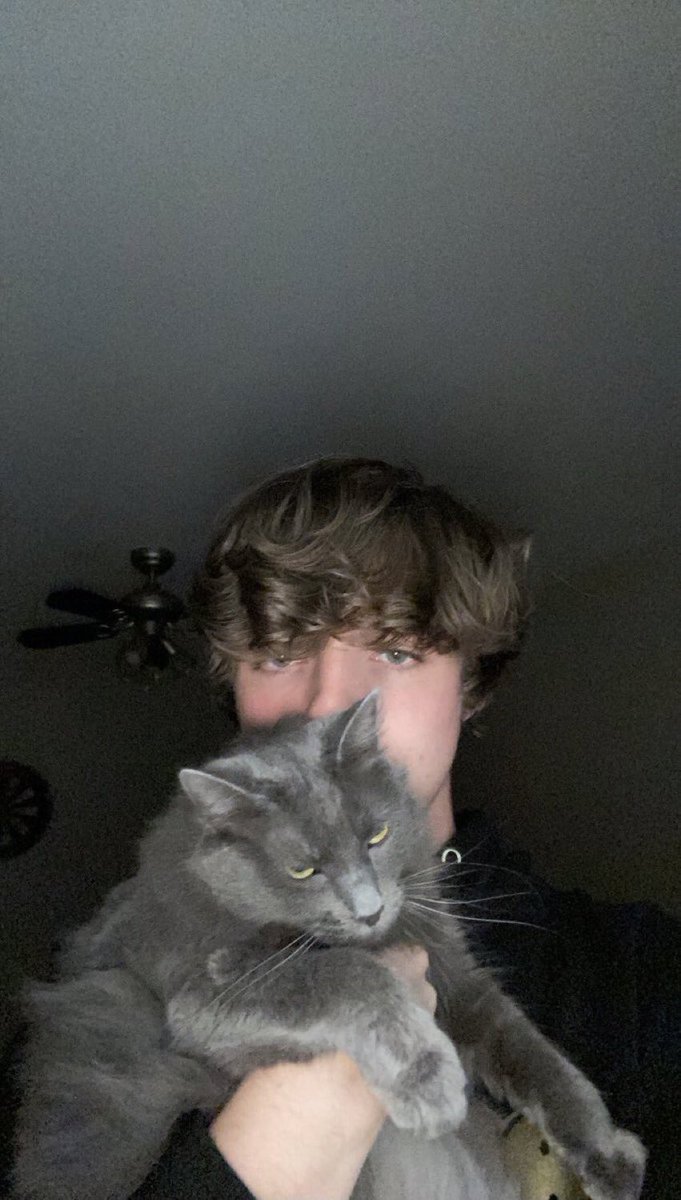 VERY LONG THREAD OF KARL PICS IF U NEED EM:)