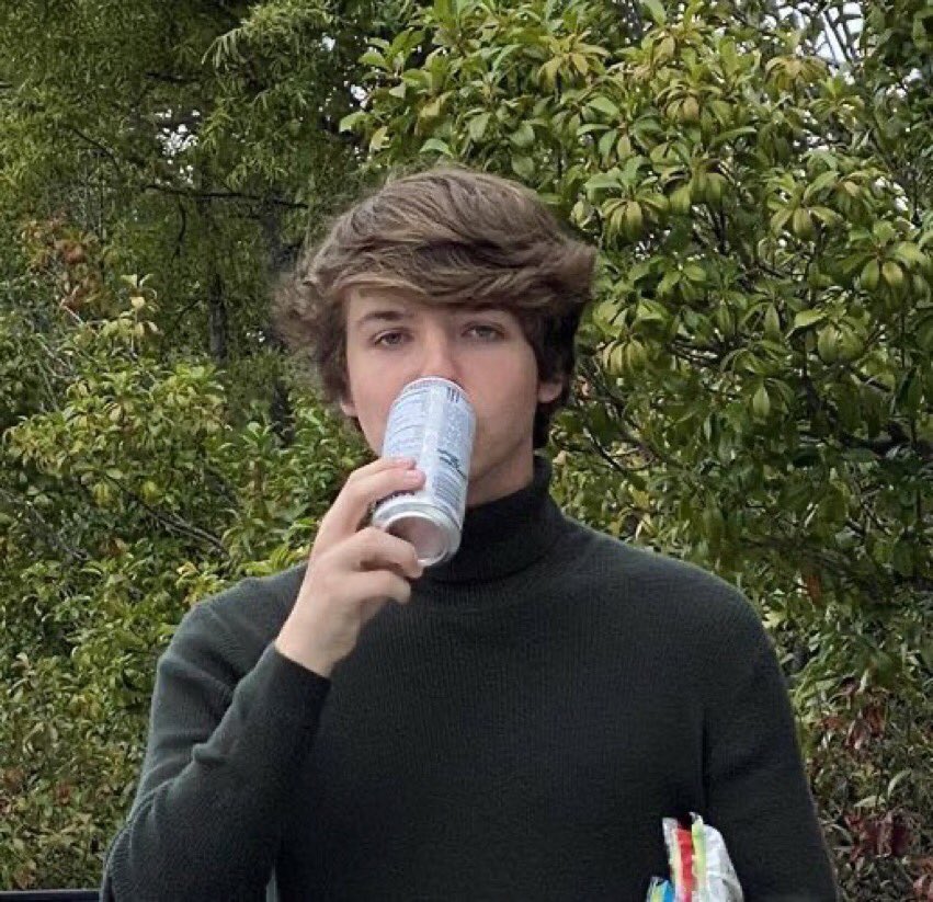 VERY LONG THREAD OF KARL PICS IF U NEED EM:)