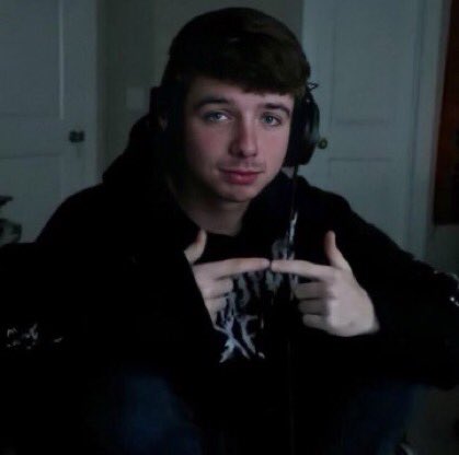 VERY LONG THREAD OF KARL PICS IF U NEED EM:)