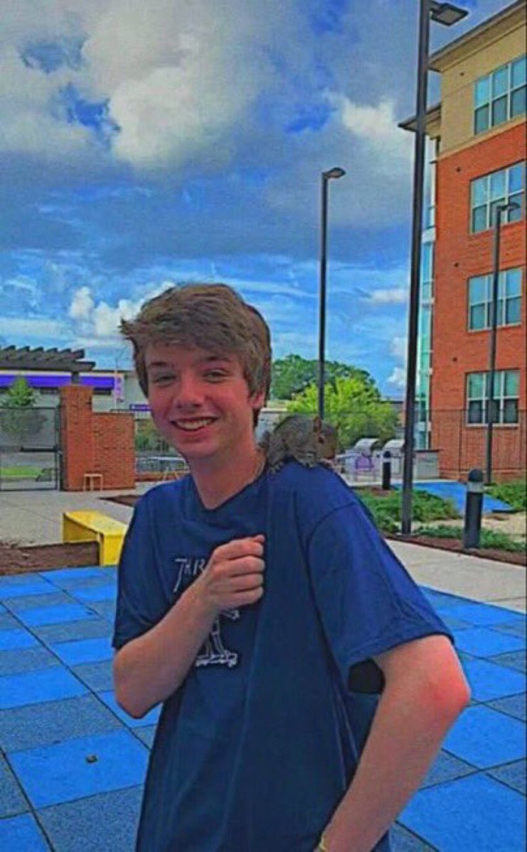 VERY LONG THREAD OF KARL PICS IF U NEED EM:)