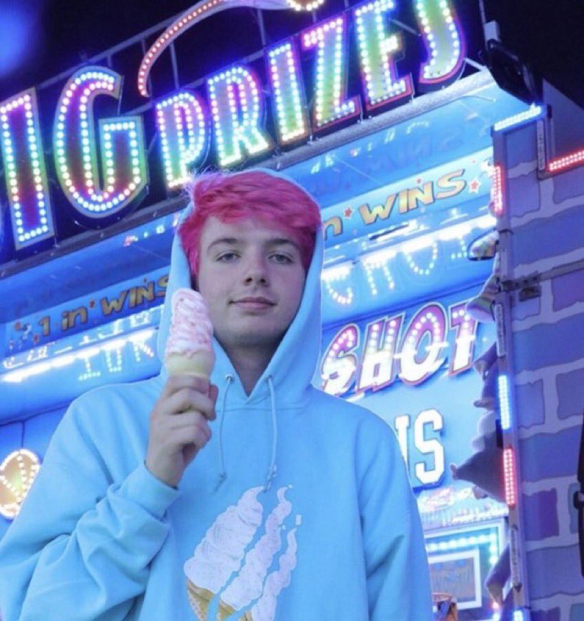 VERY LONG THREAD OF KARL PICS IF U NEED EM:)