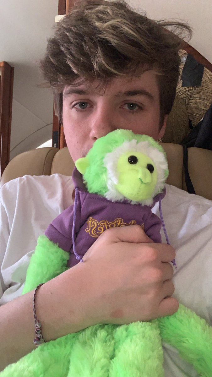 VERY LONG THREAD OF KARL PICS IF U NEED EM:)