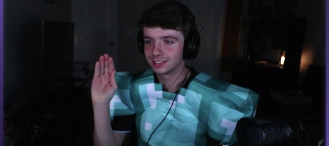 VERY LONG THREAD OF KARL PICS IF U NEED EM:)