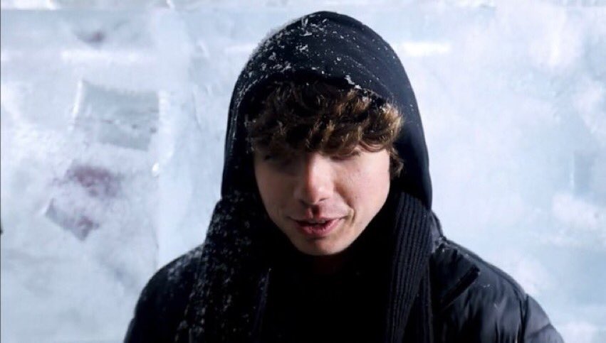 VERY LONG THREAD OF KARL PICS IF U NEED EM:)