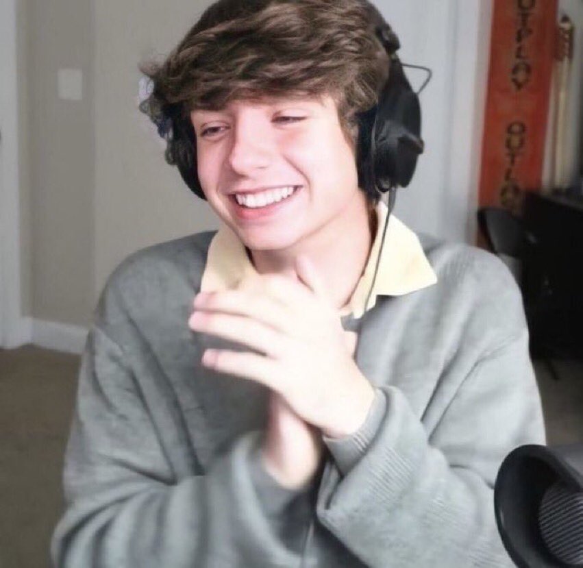 VERY LONG THREAD OF KARL PICS IF U NEED EM:)