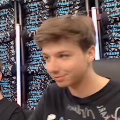 VERY LONG THREAD OF KARL PICS IF U NEED EM:)