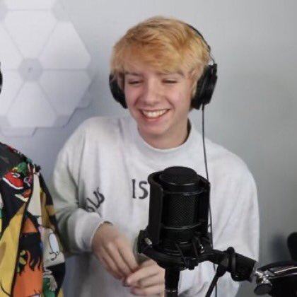 VERY LONG THREAD OF KARL PICS IF U NEED EM:)