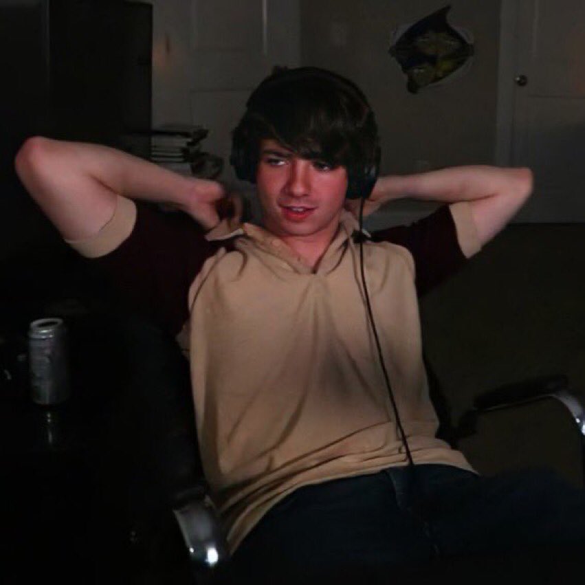 VERY LONG THREAD OF KARL PICS IF U NEED EM:)