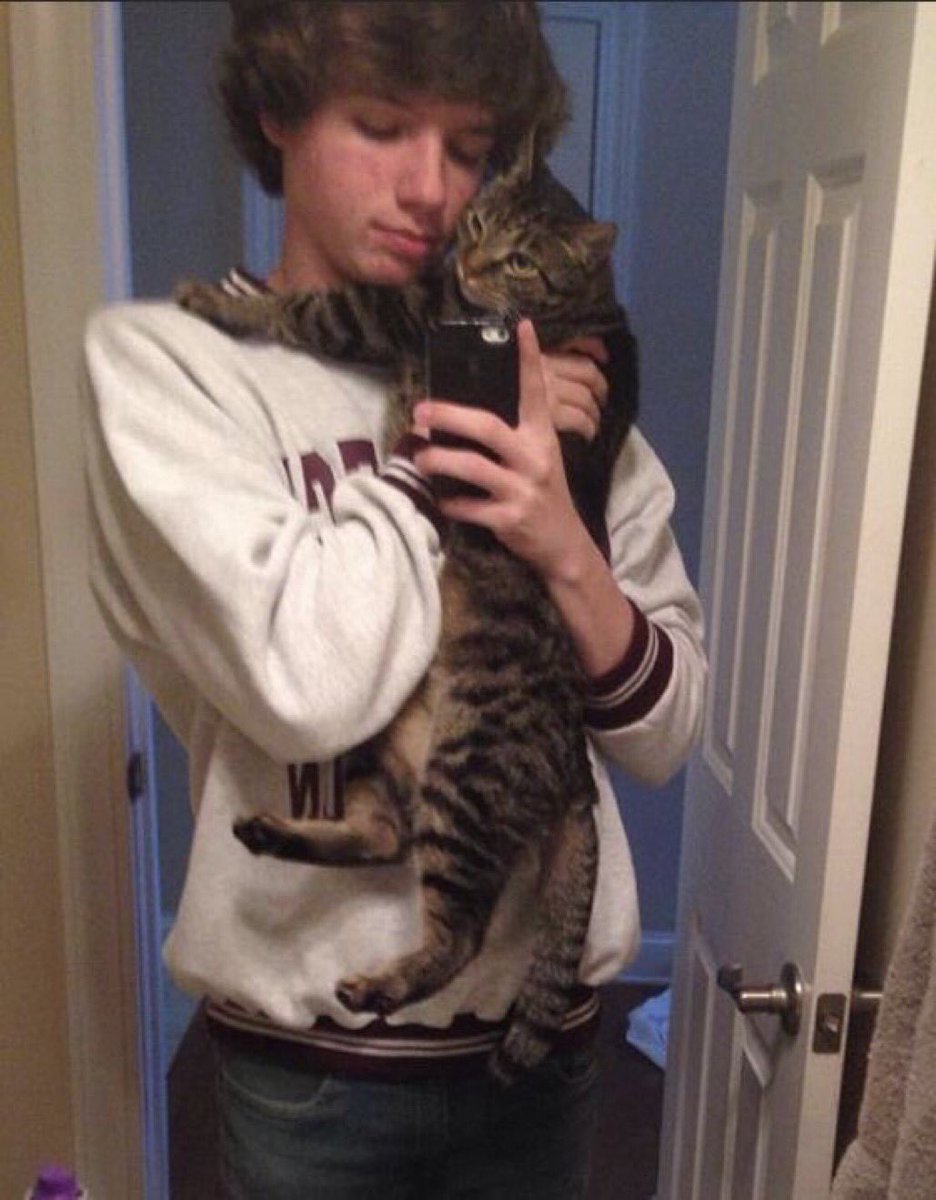 VERY LONG THREAD OF KARL PICS IF U NEED EM:)