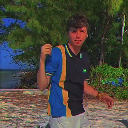 VERY LONG THREAD OF KARL PICS IF U NEED EM:)