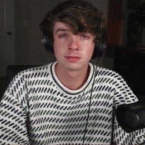 VERY LONG THREAD OF KARL PICS IF U NEED EM:)