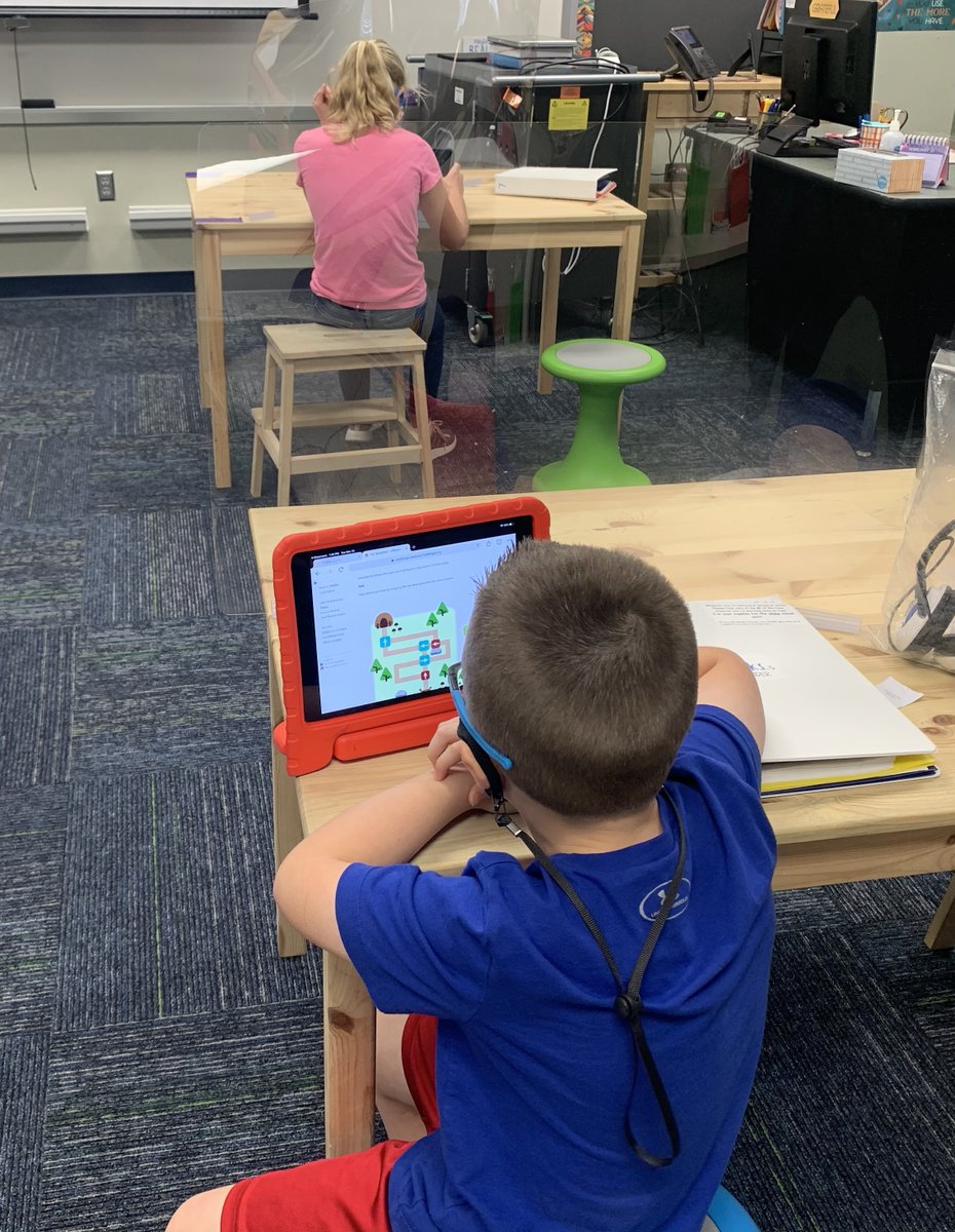AmbroseLauri's tweet photo. We may have some future programmers in this group! We've been practicing for Bebras Challenge. @KellerISDAdvAca @BettePerot https://t.co/dHHzwvErWk