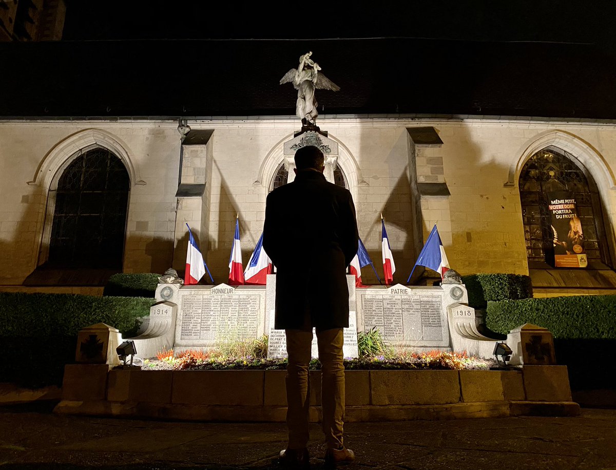 BHiazid's tweet photo. 🇫🇷 Moment de recueillement en ce 10 #novembre au monument aux morts. #Hommage à nos héros morts pour la #France. 🇫🇷 #SantesMaville https://t.co/vM0hw9uITC