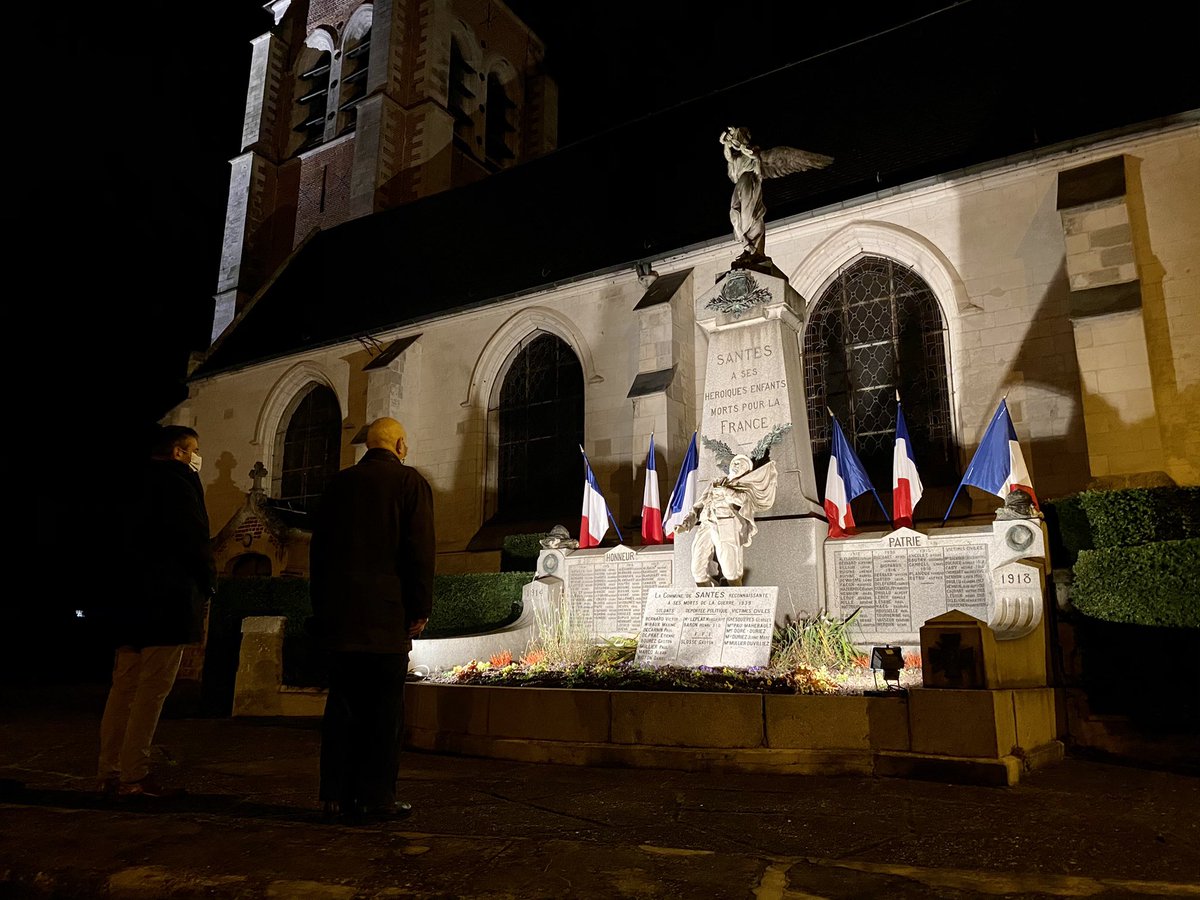 BHiazid's tweet photo. 🇫🇷 Moment de recueillement en ce 10 #novembre au monument aux morts. #Hommage à nos héros morts pour la #France. 🇫🇷 #SantesMaville https://t.co/vM0hw9uITC