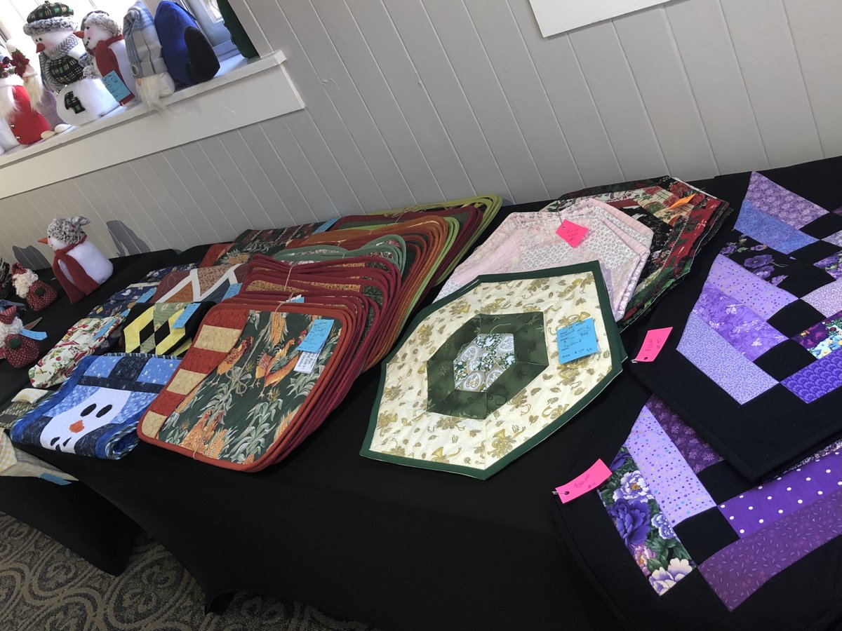FremontArts's tweet photo. ROYAL GORGE QUILT COUNCIL EXHIBIT 
Looking for holiday gift ideas? See FCA's November exhibit, Royal Gorge Quilt Council with Boutique. A must see!
Tues.-Sat., 10AM-4PM.
More @fremontarts.org / https://t.co/KsWEbOc66e
#quilts #boutique #crafts #holidaygifts #giftideas #fcaevents https://t.co/g5u9Gfx3xW