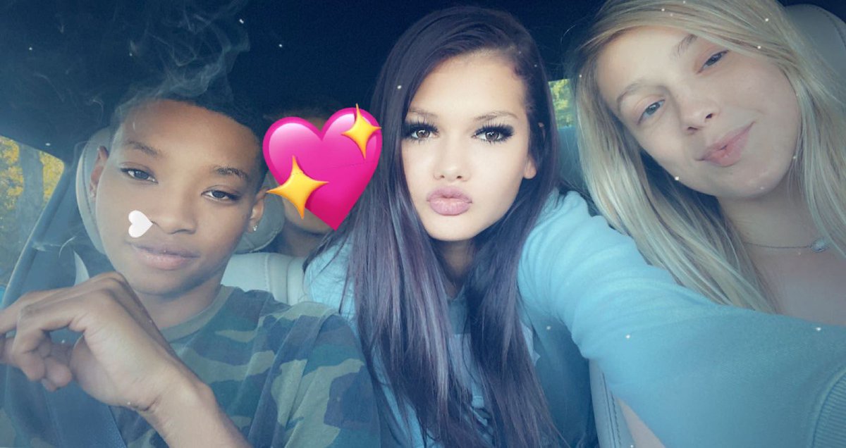 VictoriaaYatess's tweet photo. Thank y’all for being my people and always being there for me💜💜 I love y’all💕 https://t.co/fVzEDvjZZ0