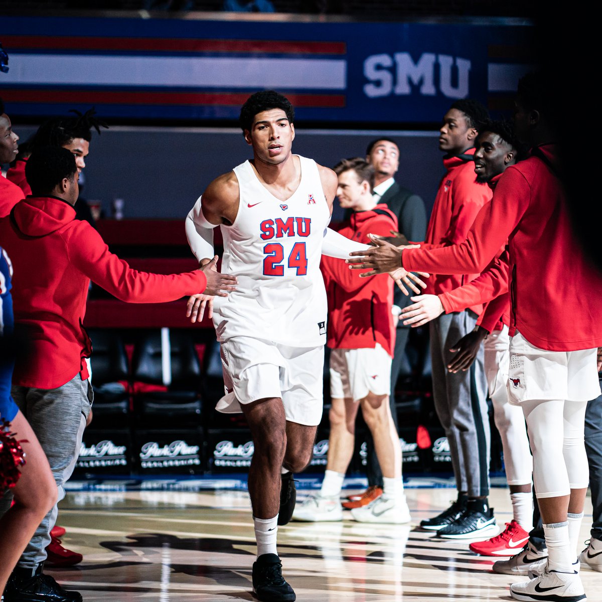SMUBasketball's tweet photo. Best ๐ธ of @EverettRay1 #RayDay24 https://t.co/iT0iVmQWuB