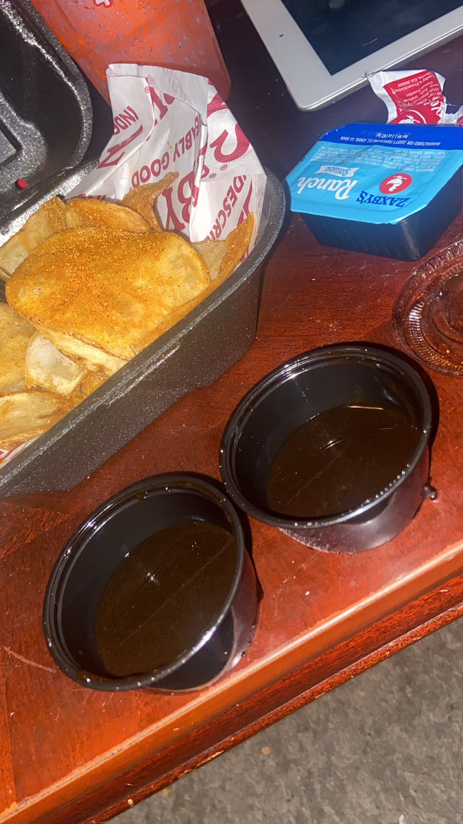 Lillierox's tweet photo. @Zaxbys  is this really all the sauce you guys give with a 10 piece chicken strips? 😂😂 what the heck https://t.co/SYM4fMSAdc