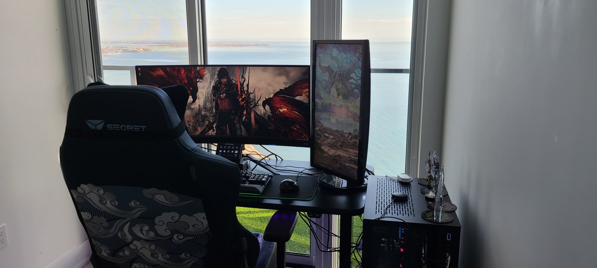 Slothi6's tweet photo. now my setup is mostly complete \o/ #secretlab https://t.co/4qJ9WXZXyD