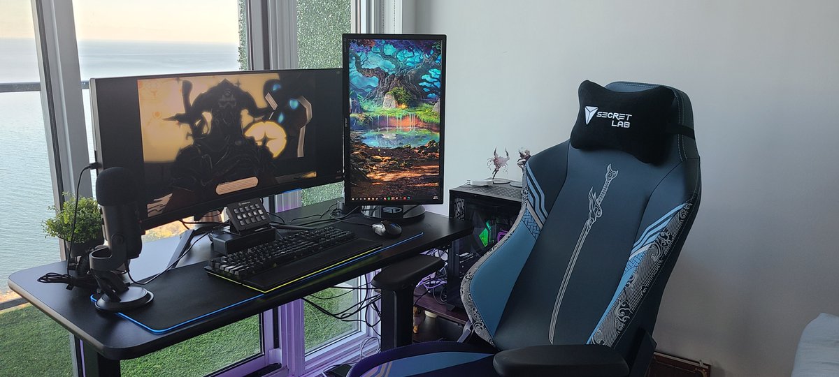 Slothi6's tweet photo. now my setup is mostly complete \o/ #secretlab https://t.co/4qJ9WXZXyD