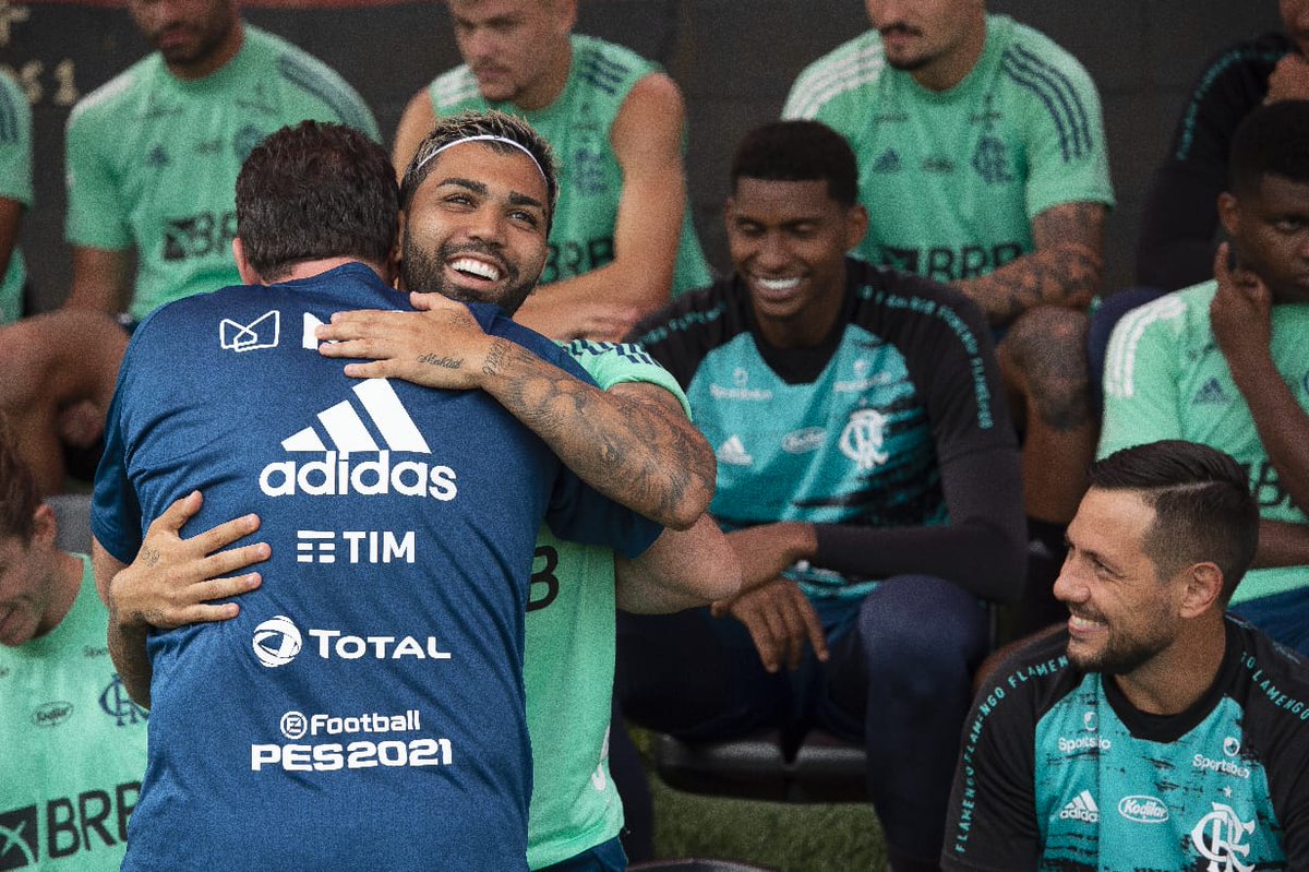 Flamengo's tweet photo. O primeiro contato do técnico Rogério Ceni com o elenco rubro-negro! 👊🔴⚫️ #CeniÉDoMengão #VamosFlamengo 

📸: Alexandre Vidal/CRF https://t.co/dpNDhnNFBg