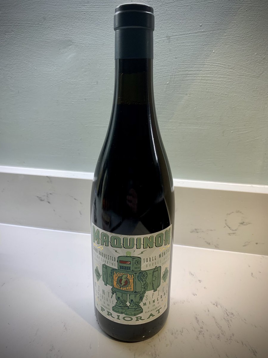Travelbaggins's tweet image. Tuesday’s not normally a wine night but i found an excuse. Love this #priorat I could write some oeno style notes about it or do this... 🤖 🤖 🤖 💥 #labelart #spain #wine #maquinon #organic