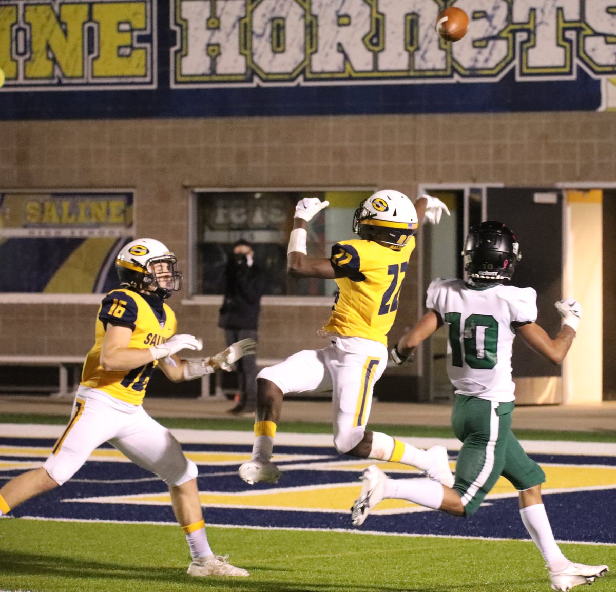 TheSalinePost's tweet image. Max Koehn bats away the ball in the end zone to secure Saline's victory last week. Koehn also blocked an extrapoint kick and had an interception as Saline defeatured Huron to advance to the district final.