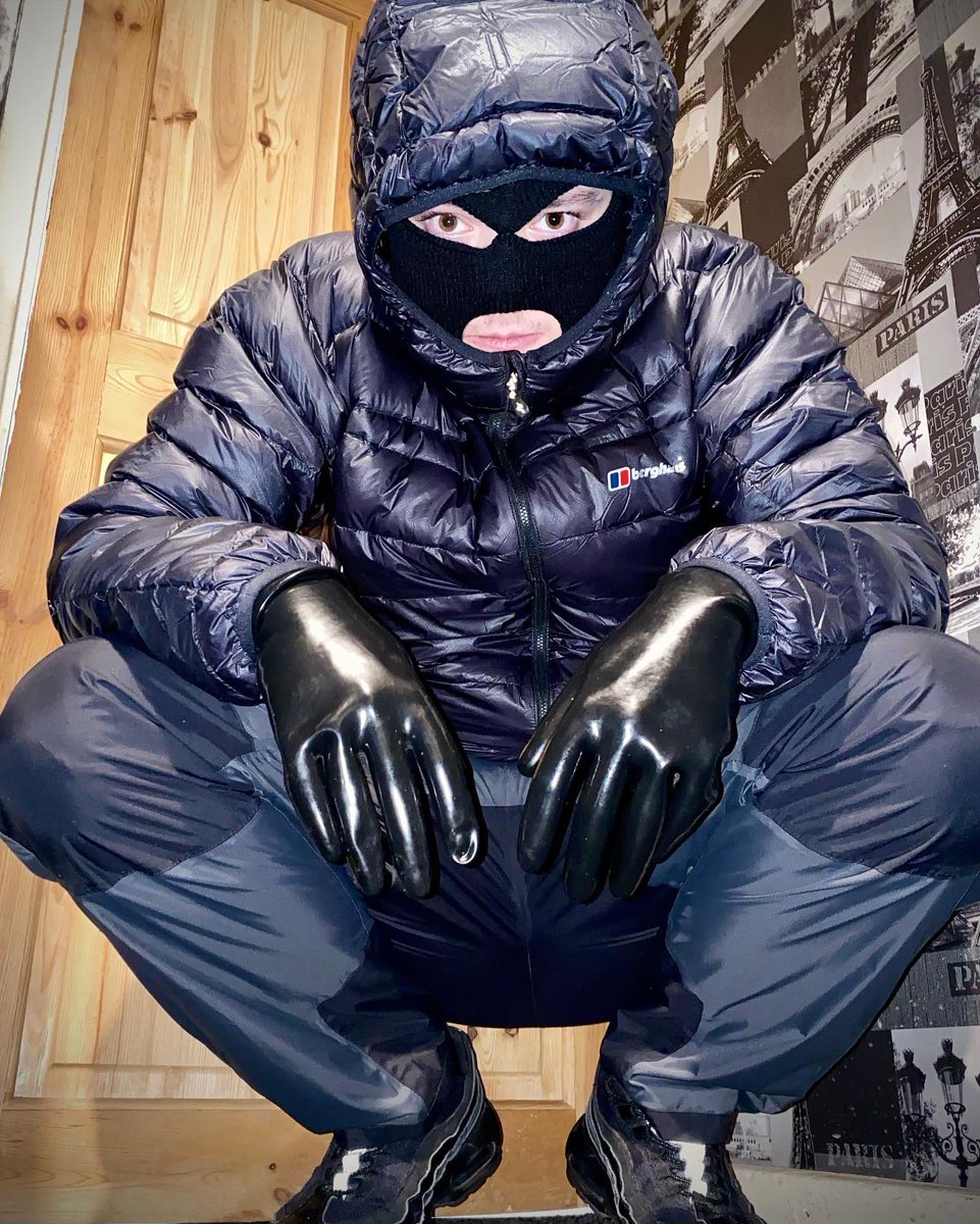 Kink_Adventures's tweet photo. So, I bought a new jacket and it’s shiny AF 😝 oh, an there is some rubber too 😜

Who’s ready for some fun? 😈 https://t.co/itB6yOgrLt