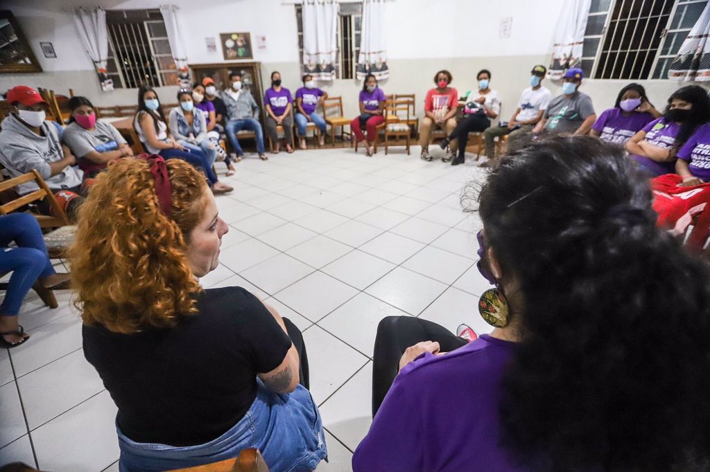 bfeministasp's tweet photo. Noite animada de conversa com os apoiadores da Vila Fundão. Tá chegando o dia de votar 65180 💜

Fotos: @kboughoff https://t.co/AQwK7G1pvU